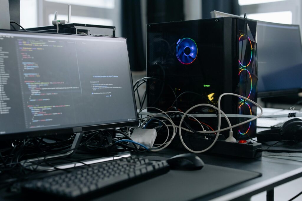 Wartung und Support. Abbildung zur Wartung eines Computers